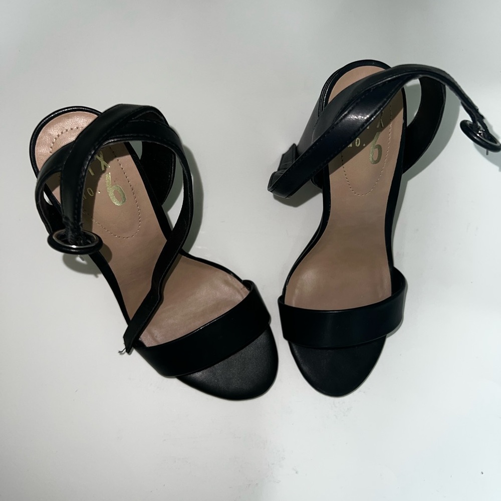Basic Black Block Heel - image 1